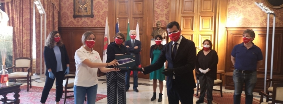 IL CIRCOLO DELLA VELA DONA 50 TABLET  AL COMUNE DI BARI PER GLI STUDENTI IN DIFFICOLTÀ
