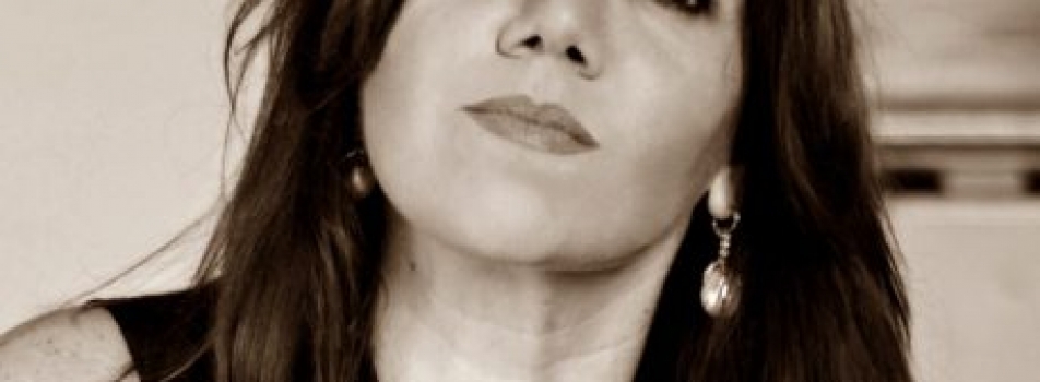 Enevento Zoom: “ Enrica Simonetti intervisterà la scrittrice Gabriella GENISI”