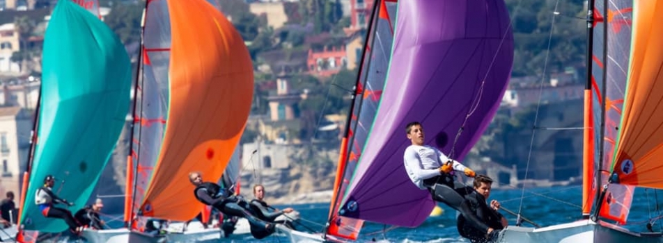 CIRCOLO DELLA VELA BARI SFIORA IL PODIO ALLA REGATA NAZIONALE 29er DI NAPOLI. TRE EQUIPAGGI NELLA TOP TEN.