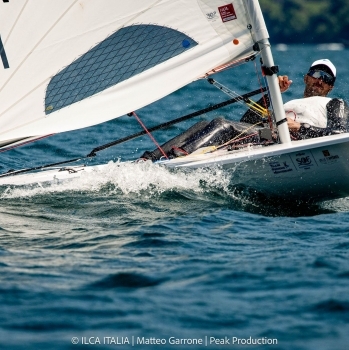 ALBERTO DIVELLA PRONTO A INDOSSARE LA MAGLIA AZZURRA NELLA TRASFERTA IN GERMANIA PER LA REGATA INTERNAZIONALE ILCA 7 A KIEL