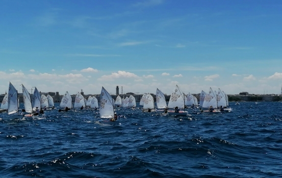 NOVE ATLETI OPTIMIST STACCANO IL PASS PER IL CAMPIONATO ITALIANO E LA COPPA DEL PRESIDENTE IN PROGRAMMA A CAGLIARI DAL 29 AGOSTO AL 5 SETTEMBRE