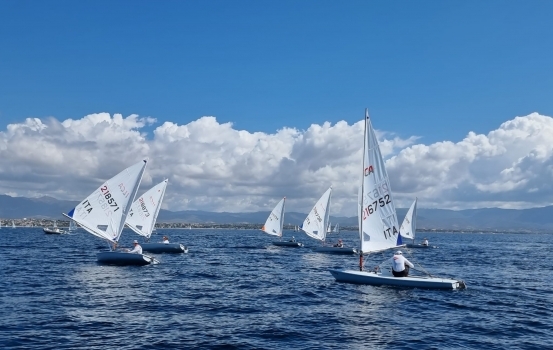 LA SQUADRA LASER LA FA DA PADRONE NELLA PROVA DEL CAMPIONATO ZONALE A MONOPOLI.  FRANCESCO CARRIERI VINCE LA 4ª TAPPA DEL TROFEO OPTIMIST KINDER JOY OF MOVING.