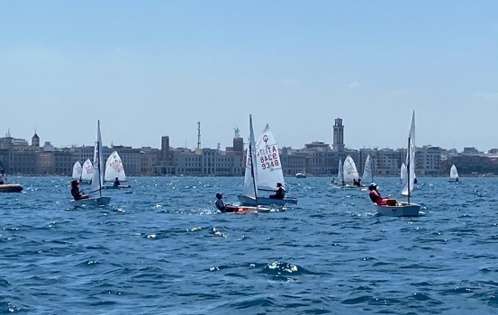PRIMO POSTO TRA JUNIORES E CADETTI NELLA SELEZIONE ZONALE U16 CLASSE OPTIMIST, VALIDA PER CAMPIONATO ITALIANO E MEETING ZONALE OPTIMIST U11