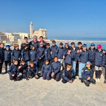 AL XXVII TROFEO CHALLENGE LNI TRANI IL PODIO SI COLORA DI BIANCOROSSO. BEN 13 ATLETI NEI PRIMI 15 POSTI IN DIVISIONE A (11 – 15 anni)