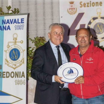 Sessant’anni di vela e passione: l’impresa in solitaria di Enzo Caiaffa alla Pizzomunno Cup