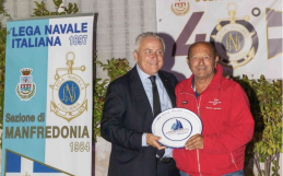Sessant’anni di vela e passione: l’impresa in solitaria di Enzo Caiaffa alla Pizzomunno Cup