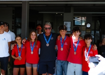Il Circolo della Vela Bari conquista uno storico bronzo al Campionato Italiano Optimist a Squadre: arriva l’ultimo podio che mancava