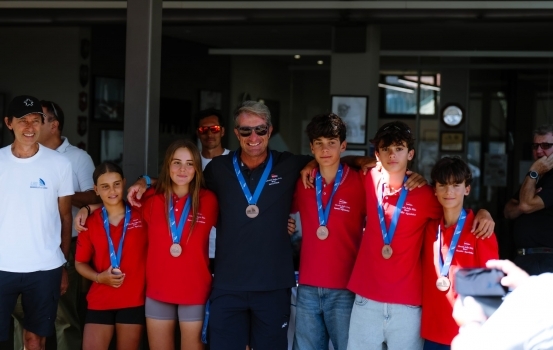 Il Circolo della Vela Bari conquista uno storico bronzo al Campionato Italiano Optimist a Squadre: arriva l’ultimo podio che mancava